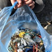 Plastsøppel på stranda